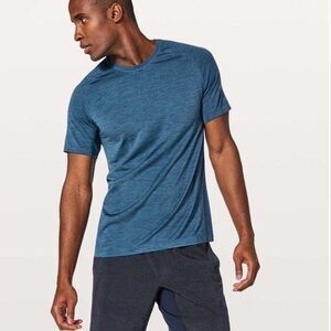Lululemon Size XL Metal Vent Tech Short Sleeve Blue